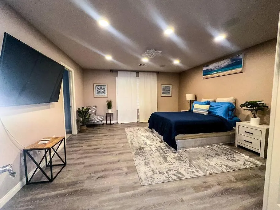 Вилла Spacious 4-Bed Family Retreat Wifi & Parking Лас-Вегас Дом отдыха
