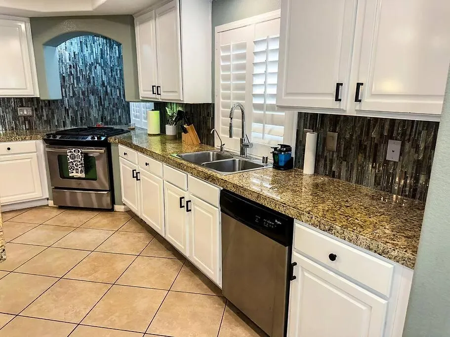 Вилла Spacious 4-Bed Family Retreat Wifi & Parking Лас-Вегас 0*,  США