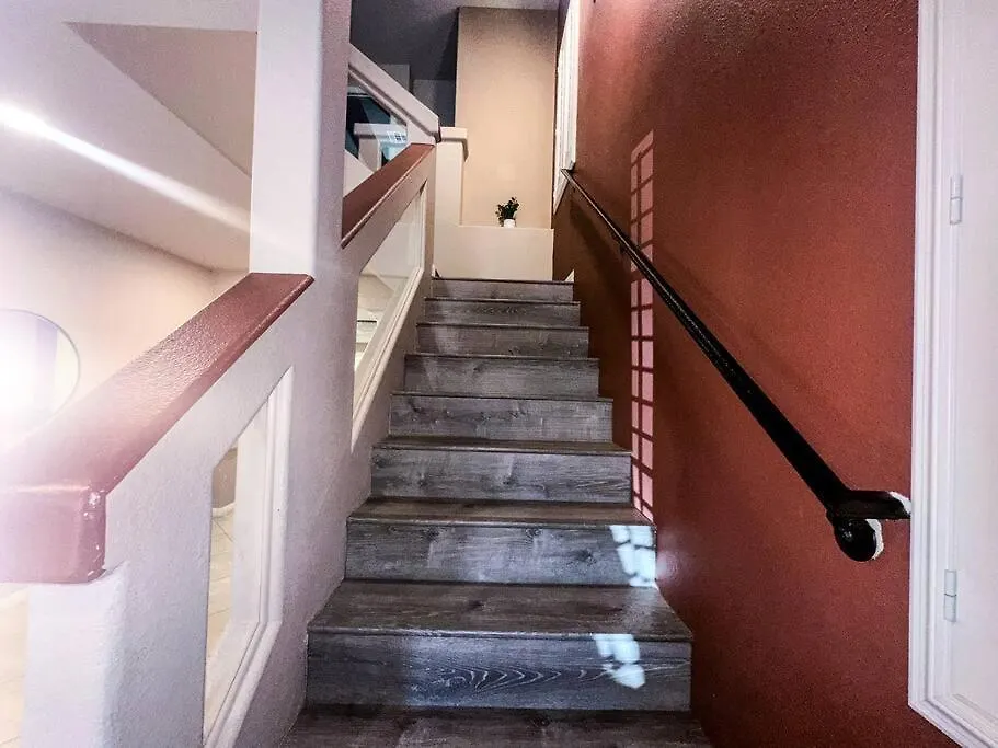Дом отдыха Вилла Spacious 4-Bed Family Retreat Wifi & Parking Лас-Вегас