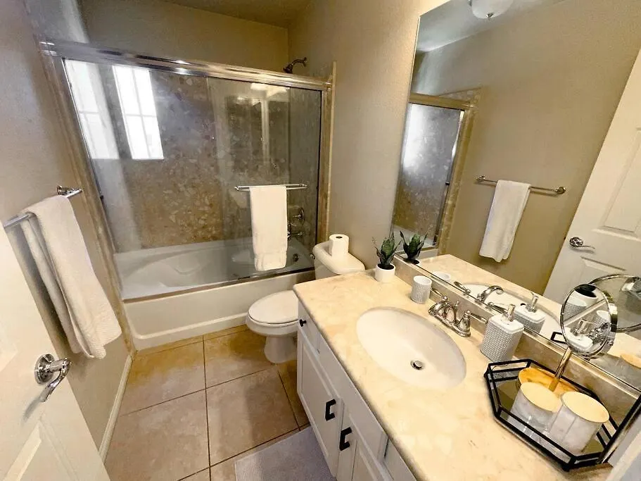 Вилла Spacious 4-Bed Family Retreat Wifi & Parking Лас-Вегас Дом отдыха